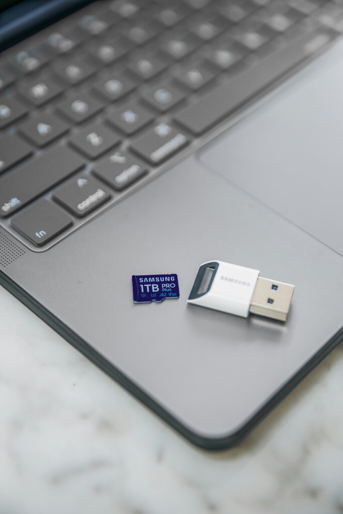 Clés USB et Cartes SD